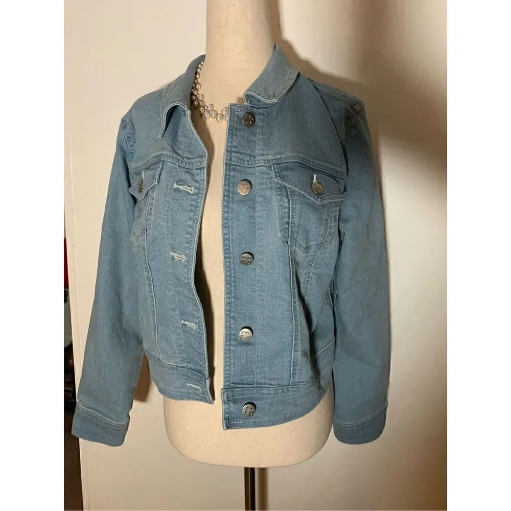 Liz clairbore Jean jacket size 8 light blue jacket